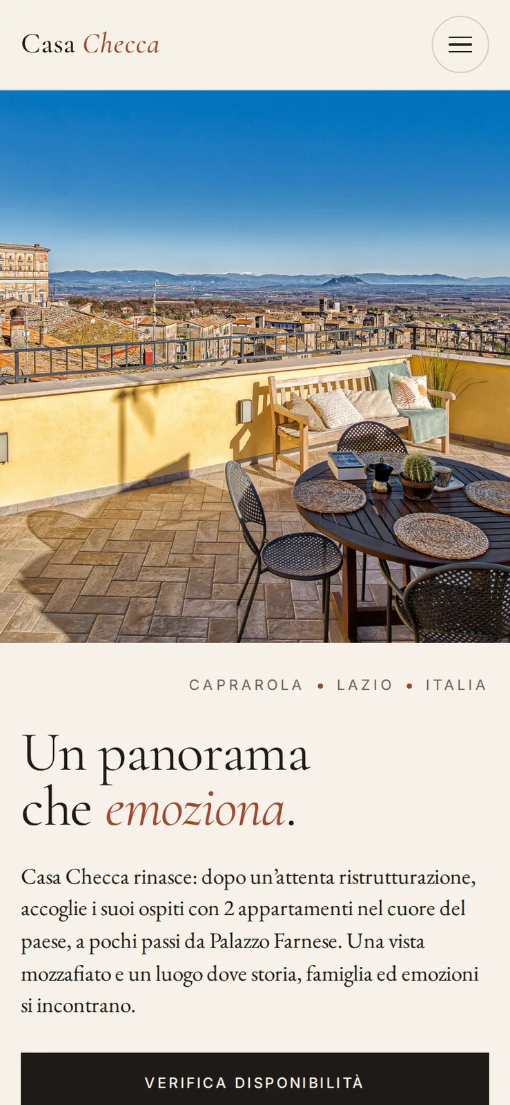 La home di Casa Checca vista da telefono